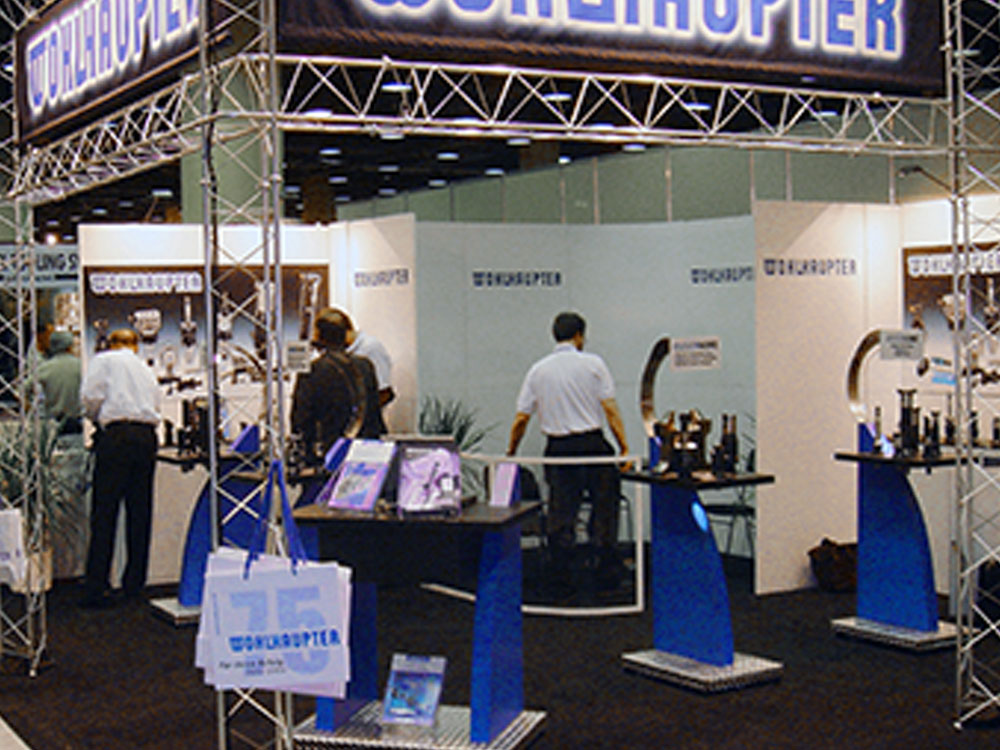  Wohlhaupter tiene su propio stand de exhibición en la IMTS en Chicago.
